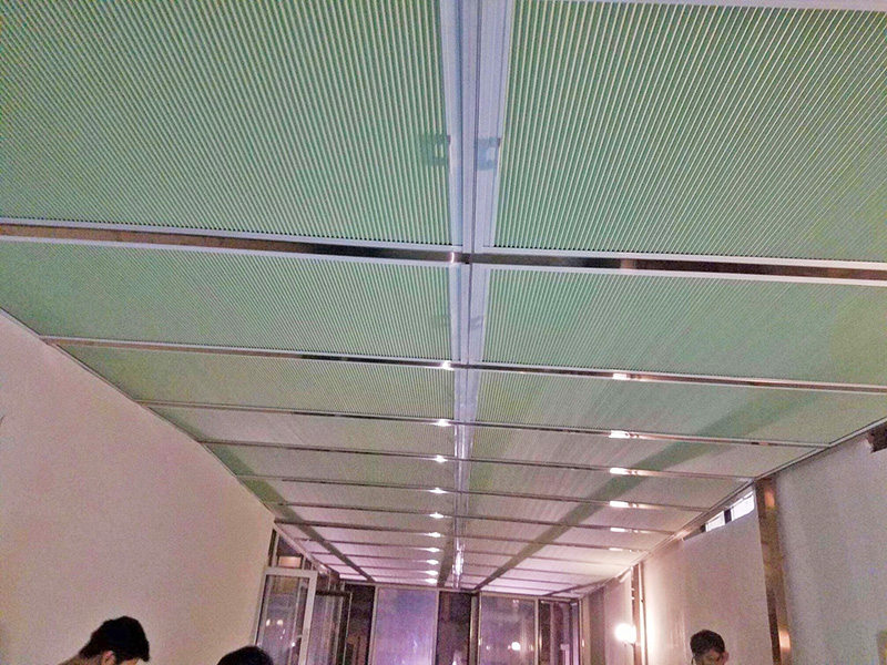 推拉雨棚